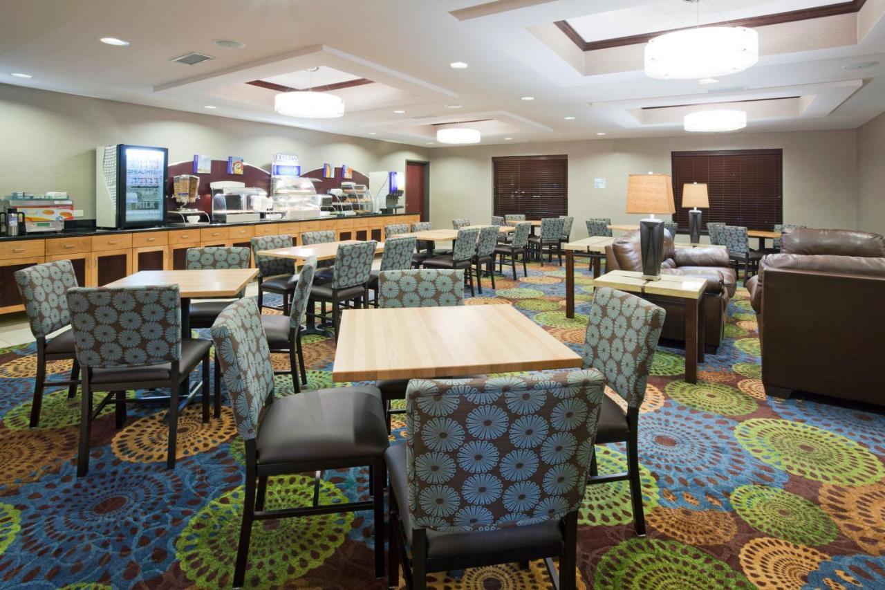 Holiday Express And West-medical Center By Ihg Hotel Rochester